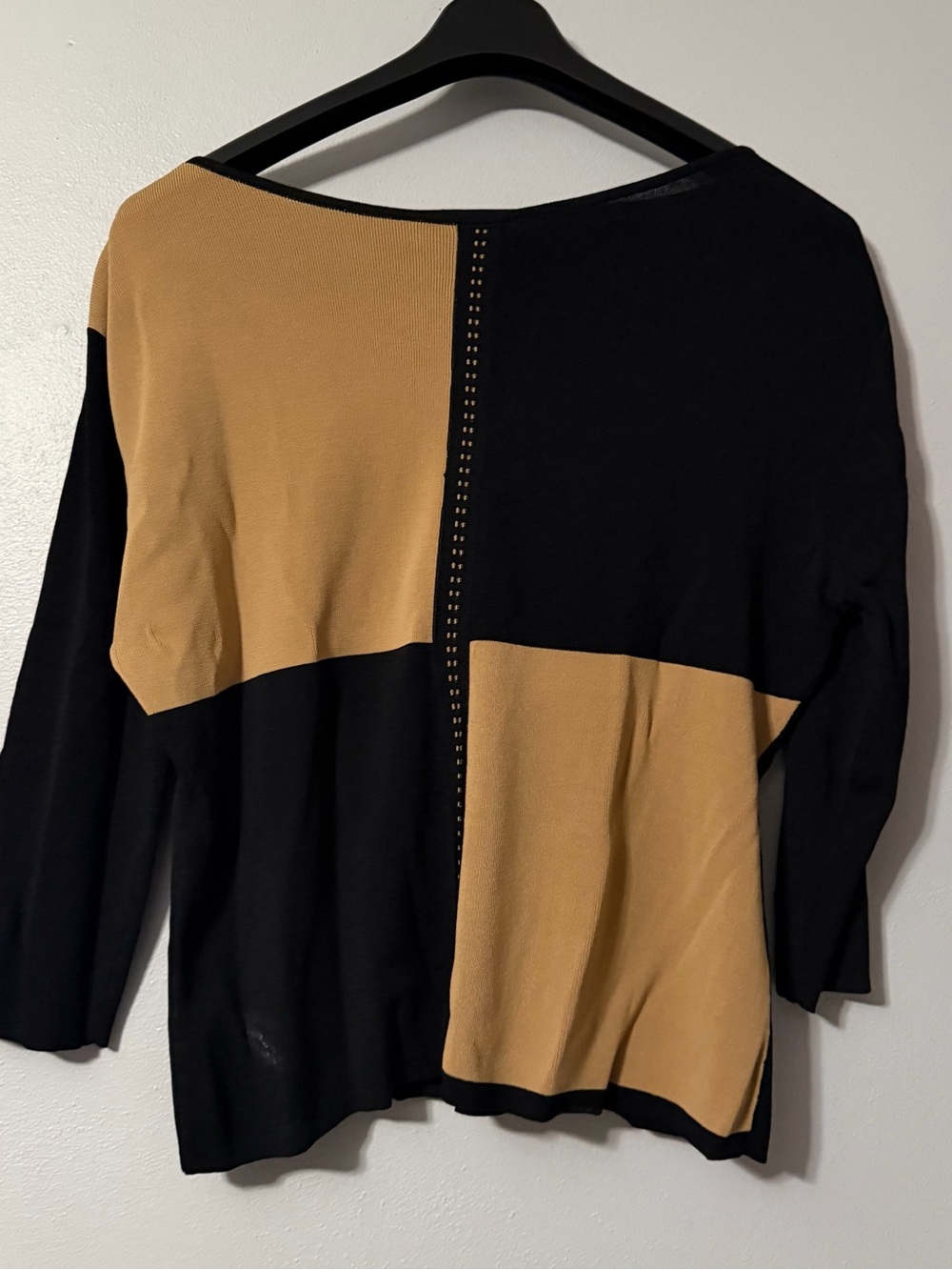 Finity Black and Camel Colorblock Crewneck Sweater